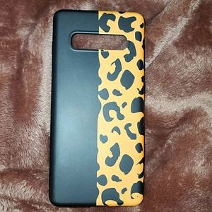 Black and leopard Galaxy s10 plus phone case